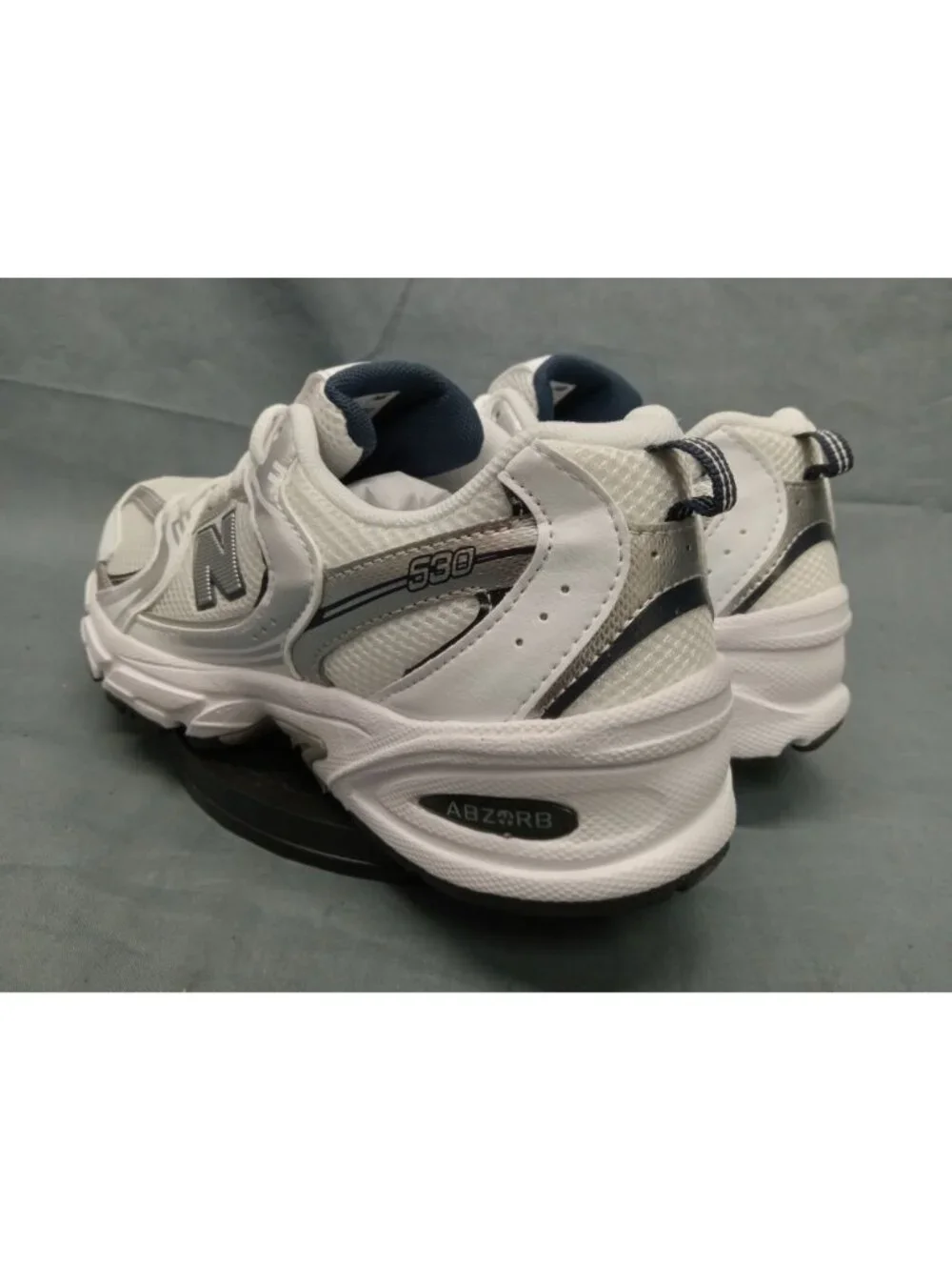 New Balance 530 (GS) Sneakers GR530SB1 White Blue Boys Size 6.5 NEW IN BOX!